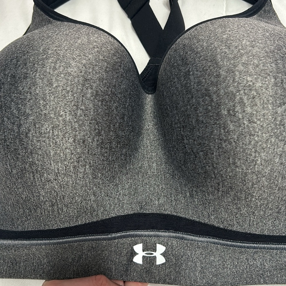 Women’s Under Armour sports bra - Picture 3 of 9